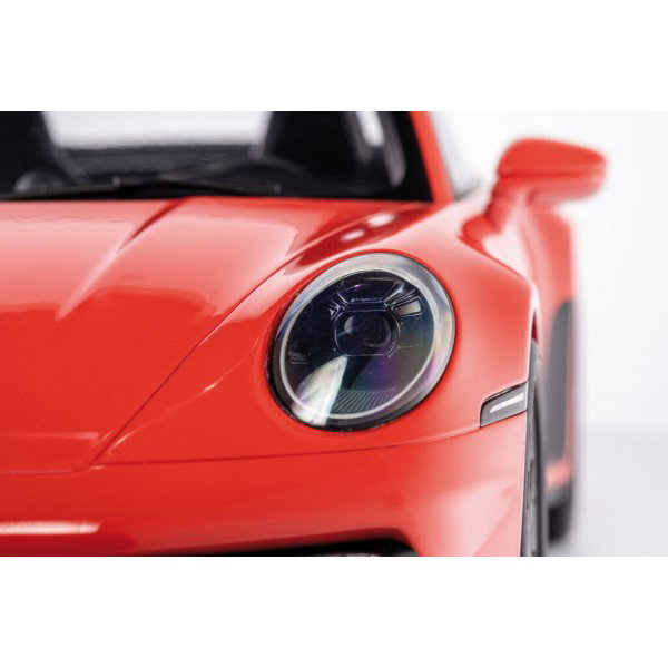 Porsche 911 (992) Carrera 4S - 2020 - Naranja de lava 1/8