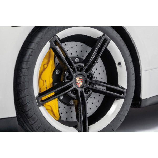 Porsche Taycan Turbo S - 2020 - blanco 1/8