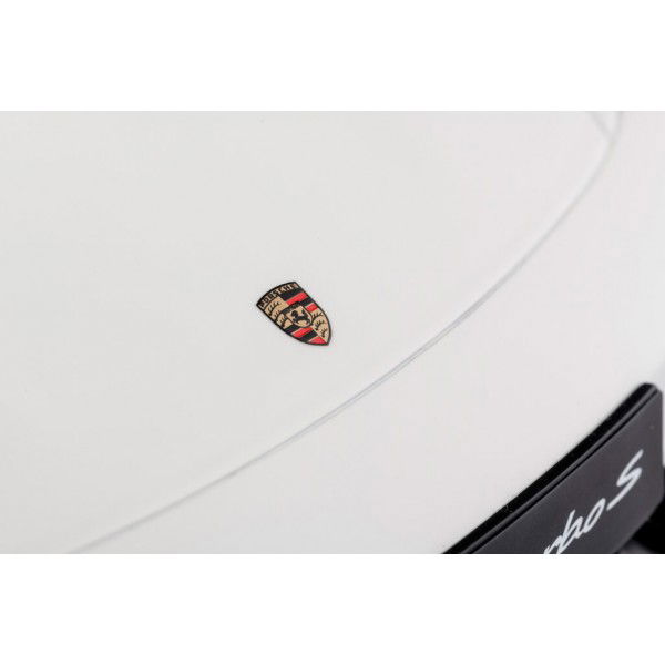 Porsche Taycan Turbo S - 2020 - weiß 1:8