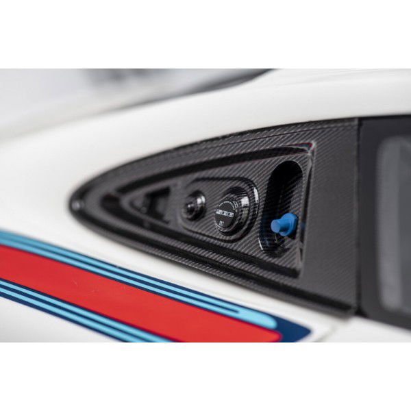 Porsche 935/19 - 2019 - Martini Design blanc 1/8