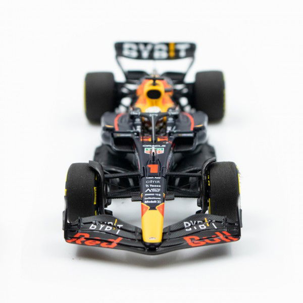 Oracle Red Bull Racing Verstappen / Pérez Saudi-Arabien GP 2022 1:43