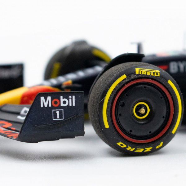 Oracle Red Bull Racing Verstappen / Pérez Saudi-Arabien GP 2022 1:43