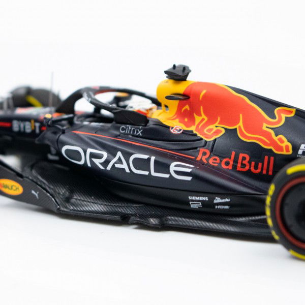 Oracle Red Bull Racing Verstappen / Pérez Saudi-Arabien GP 2022 1:43