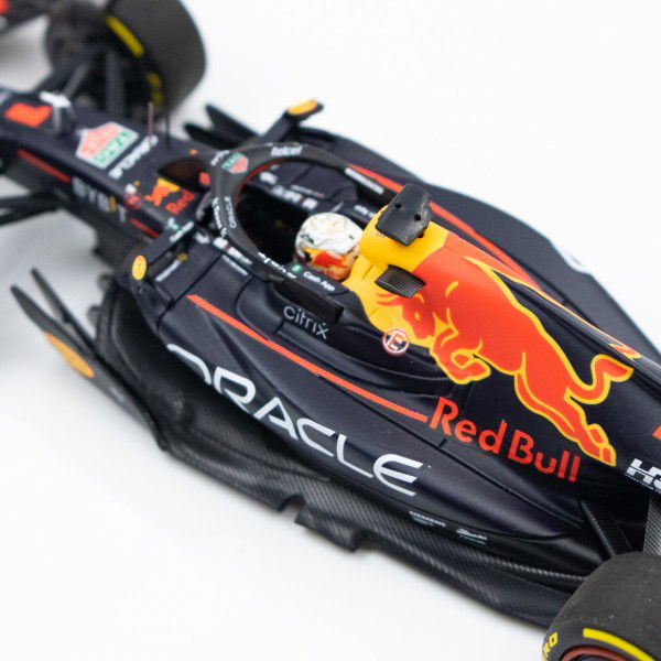 Oracle Red Bull Racing Verstappen / Pérez Saudi-Arabien GP 2022 1:43