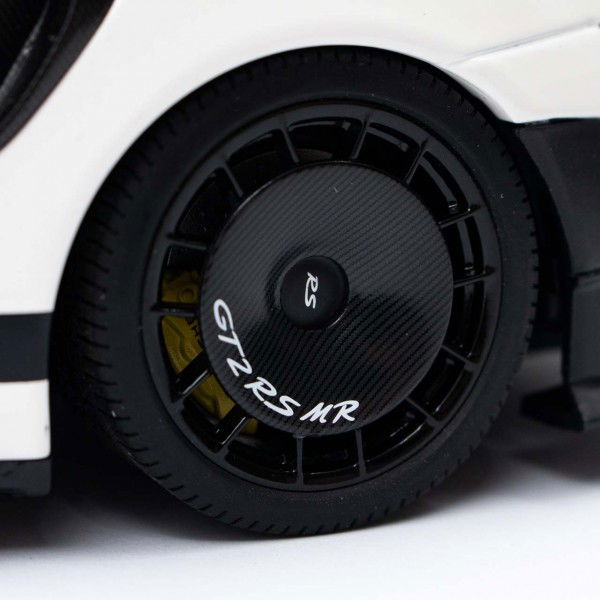 Manthey-Racing Porsche 911 GT2 RS MR 1/18 white