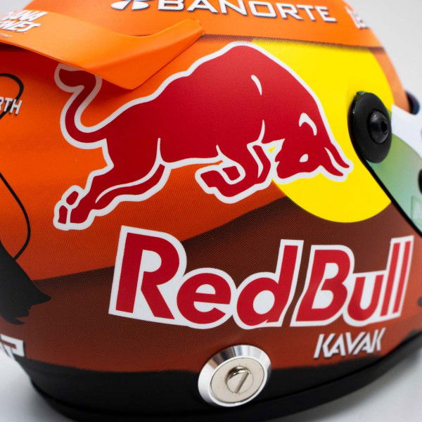 Sergio Pérez Miniaturhelm Disney Formel 1 Kanada GP 2023 1:2