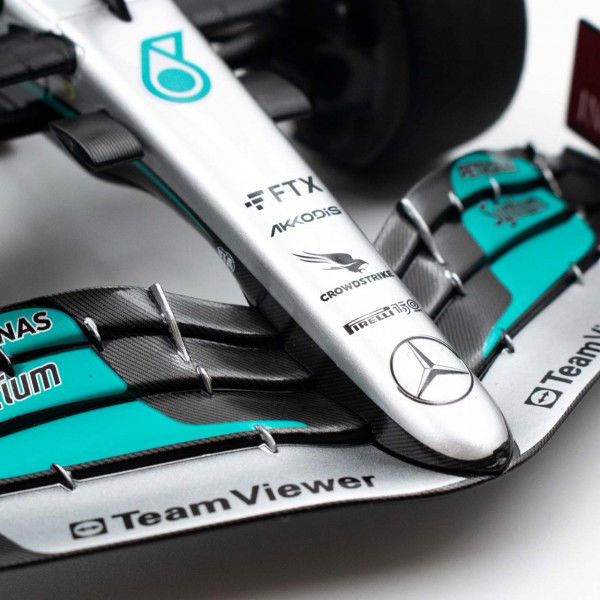George Russell Mercedes AMG Petronas W13 2022 1:18