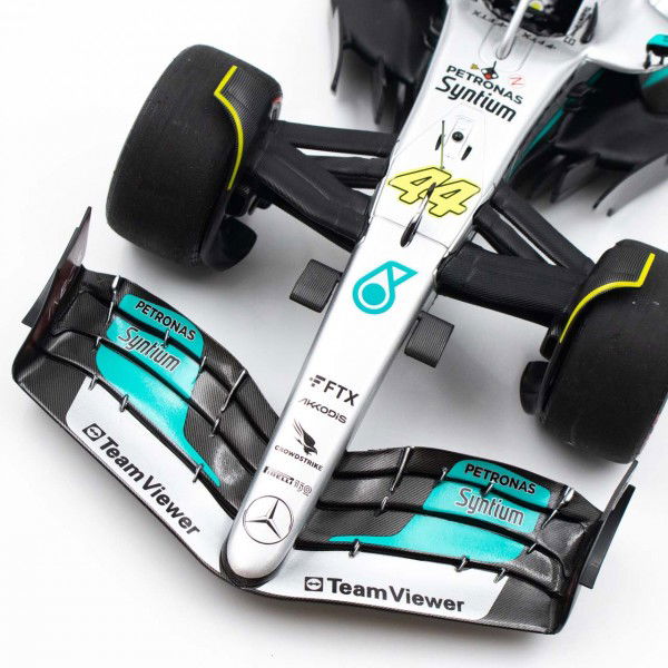Lewis Hamilton Mercedes AMG Petronas W13 2022 1:18