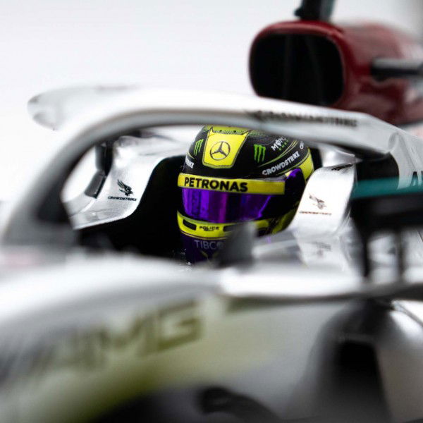 Lewis Hamilton Mercedes AMG Petronas W13 2022 1:18