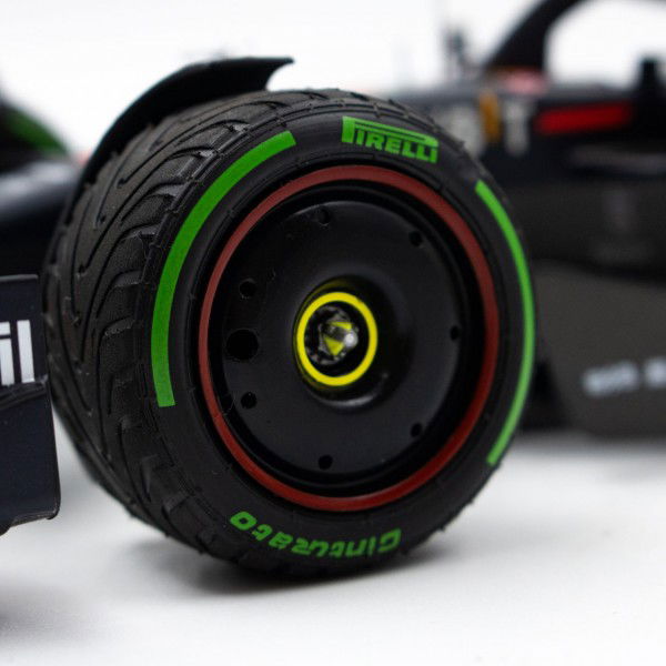 Max Verstappen Oracle Red Bull Racing Sieger Japan GP 2022 1:18