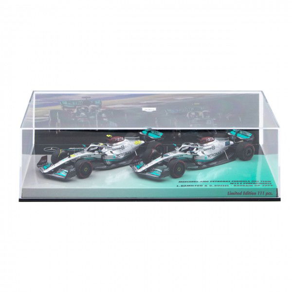 Mercedes AMG Petronas F1 Team W13 Hamilton / Russell 2022 1:43