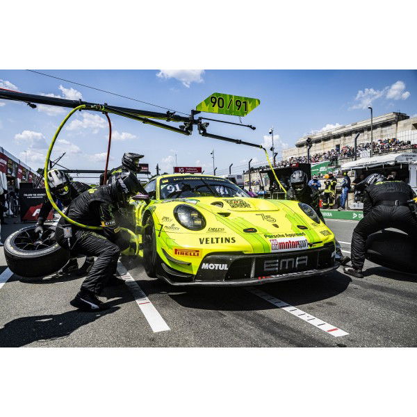 Manthey Grello Art Print - DTM Champion 2023 Thomas Preining - Parada en boxes