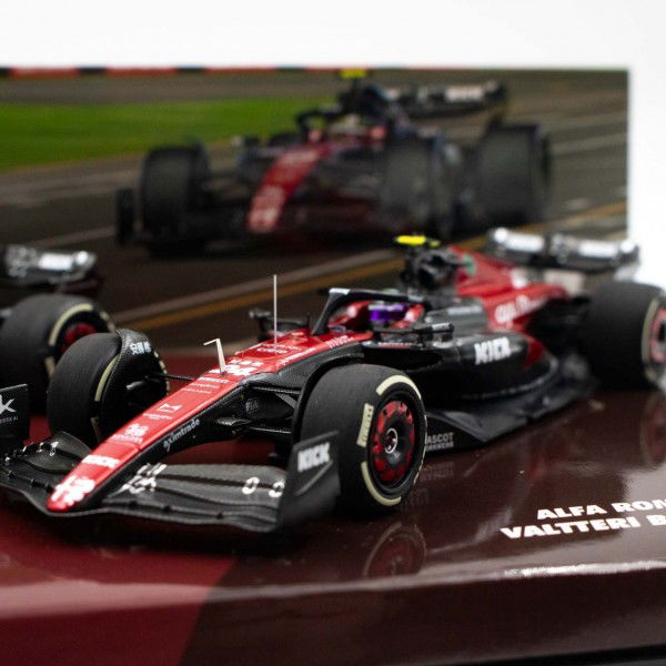 Alfa Romeo F1 Team Stake C43 2023 Bottas / Guanyu Doppel-Set 1:43