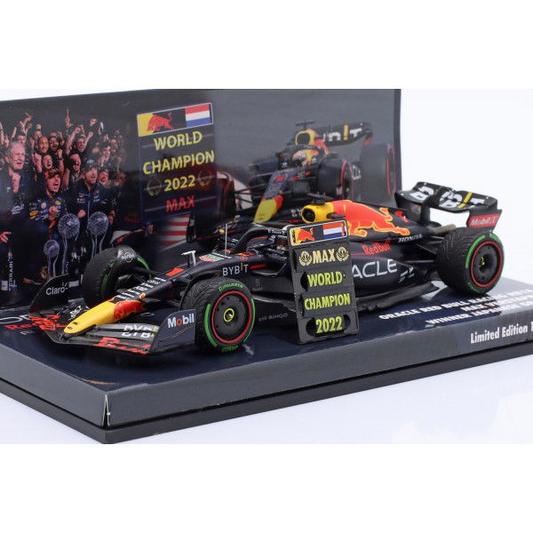 Max Verstappen Oracle Red Bull Racing RB18 Formula 1 Winner Japan