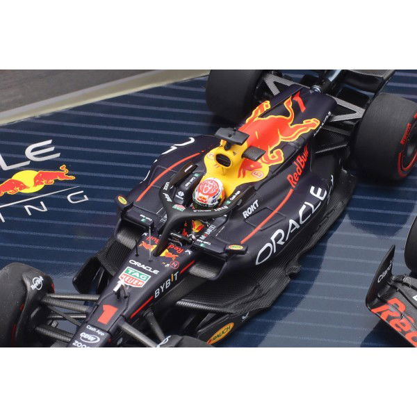 Oracle Red Bull Racing Verstappen / Pérez Formel 1 2023 1:43