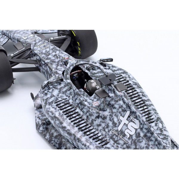 Zhou Guanyu Alfa Romeo F1 Team ORLEN C42 Test Barcelona 2022 1:18