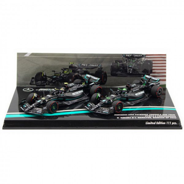 Mercedes AMG Petronas F1 Team W14 Hamilton / Russell 2023 1:43