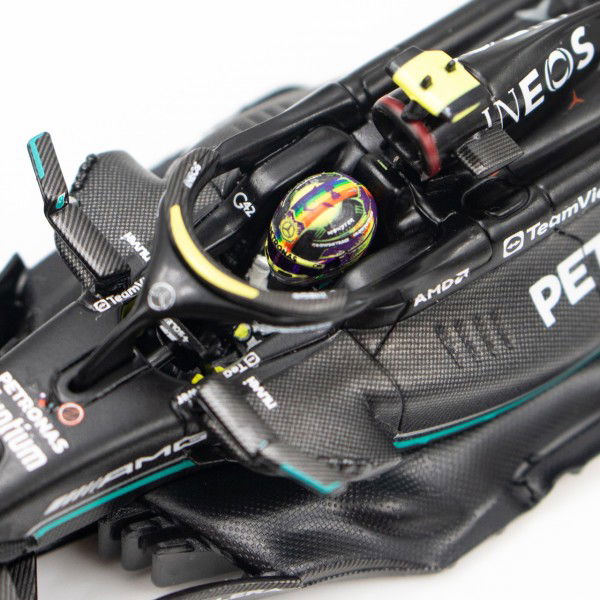 Mercedes AMG Petronas F1 Team W14 Hamilton / Russell 2023 1:43
