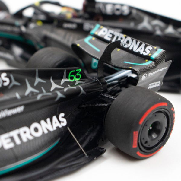 Mercedes AMG Petronas F1 Team W14 Hamilton / Russell 2023 1:43