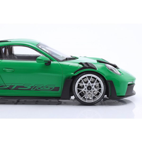 Porsche 911 (992) GT3 RS 2023 grün / Decor silber 1:18