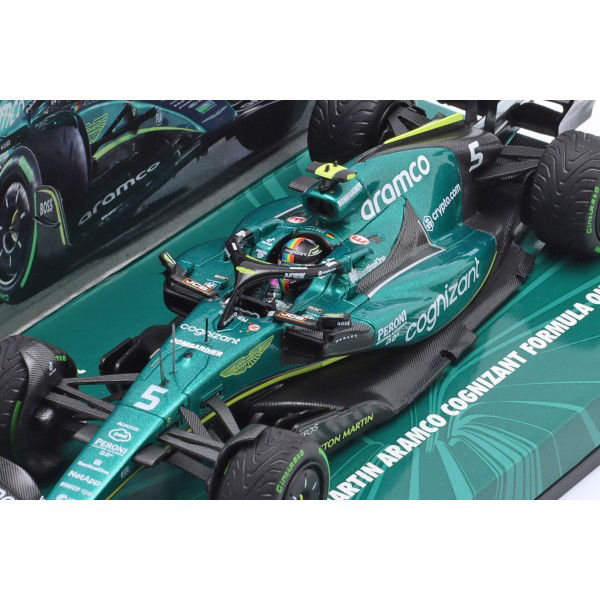 Sebastian Vettel Aston Martin F1 Team AMR22 Singapur GP 2022 1:43