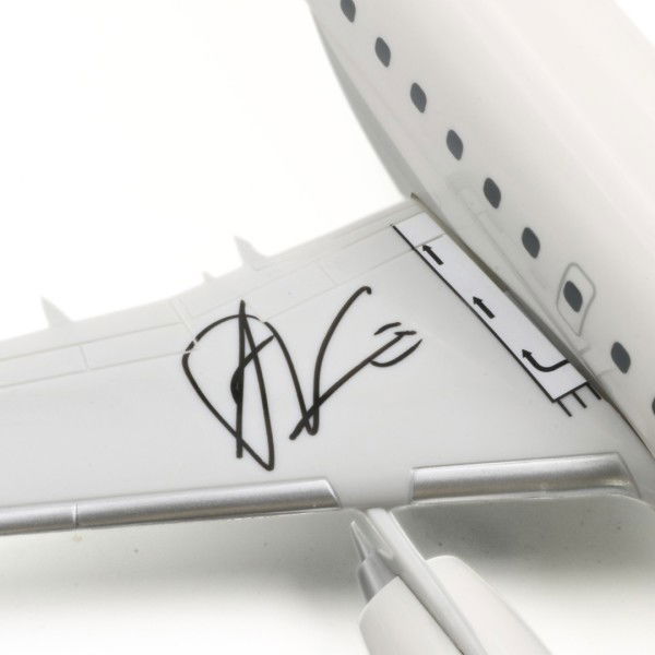 German Airways Flugzeug Embraer E-190 1:100