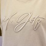 Maximilian Götz Damen T-Shirt Signature sand