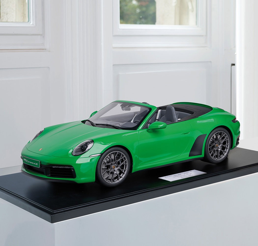 Porsche 911 (992) Carrera 4S Cabriolet - 2020 - Pythongr&uuml;n 1:8