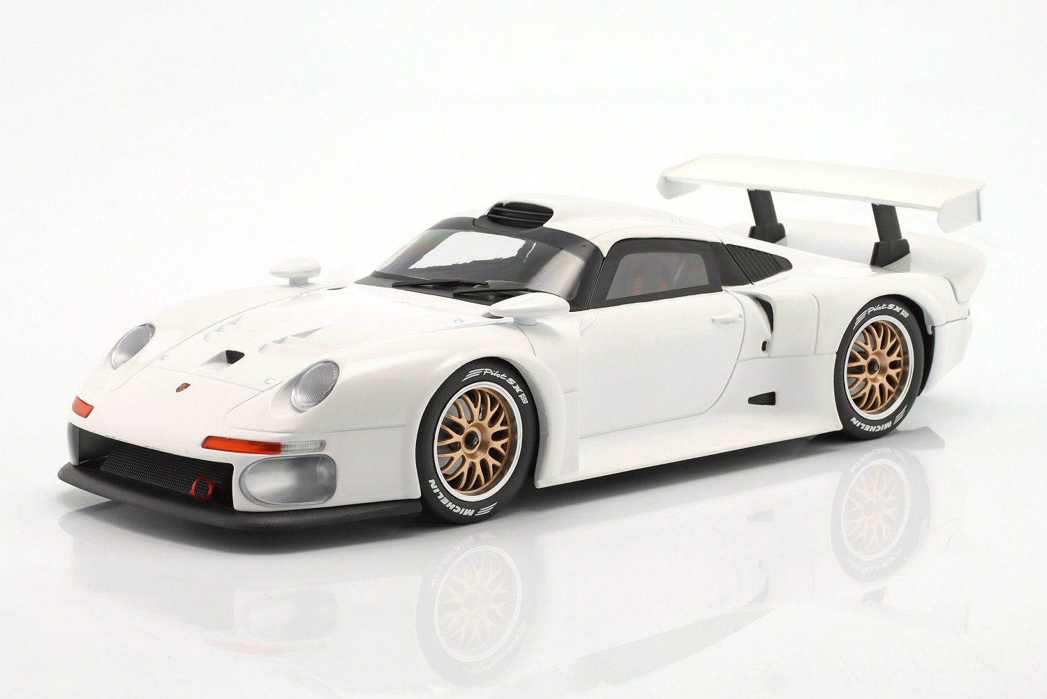 Porsche 911 GT1 wei&szlig; 1:18