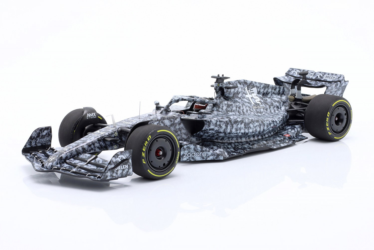 Zhou Guanyu Alfa Romeo F1 Team ORLEN C42 Test Barcelona 2022 Limitierte Edition 1:18